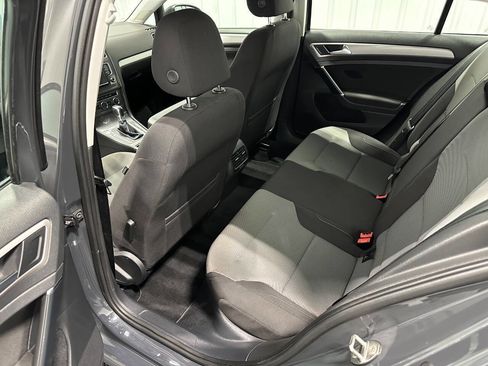 Used 2016 Volkswagen e-Golf SE w/ DC Fast Charging Package image 8