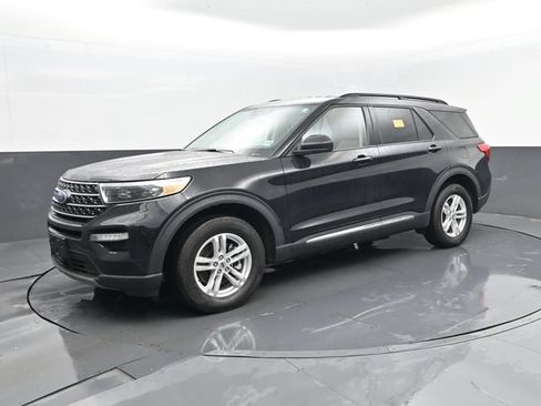 Used 2023 Ford Explorer XLT w/ Equipment Group 202A AWD/4WD image 1