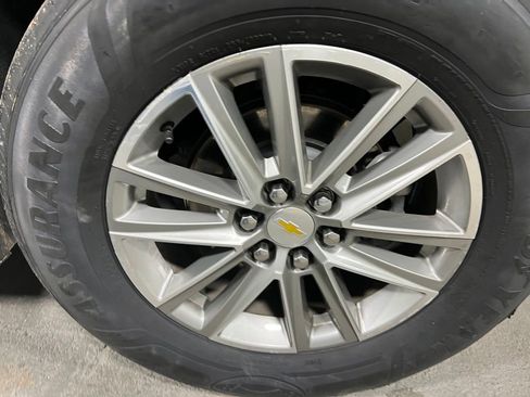 Used 2023 Chevrolet Traverse LT image 44