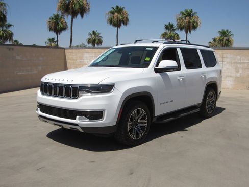 Used 2022 Jeep Wagoneer Series III w/ Convenience Group I AWD/4WD image 1