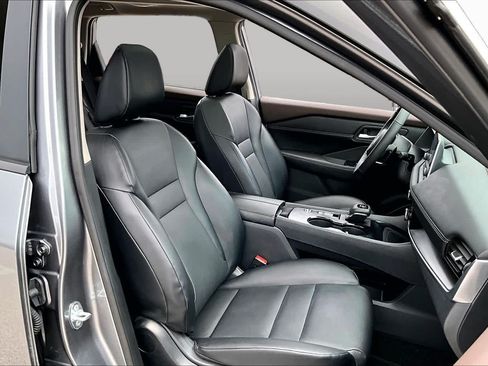 Certified 2022 Nissan Rogue SV w/ SV Premium Package FWD image 9