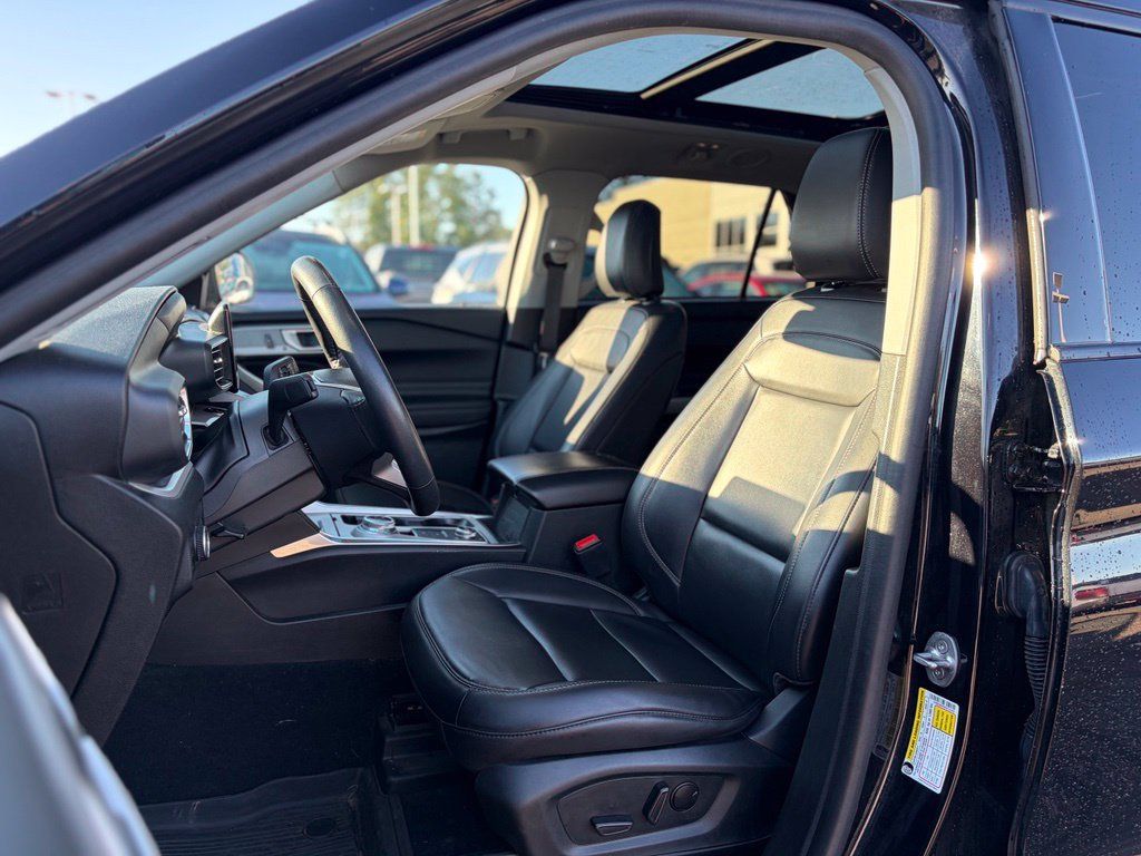 Used 2023 Ford Explorer XLT w/ Equipment Group 202A AWD/4WD image 22