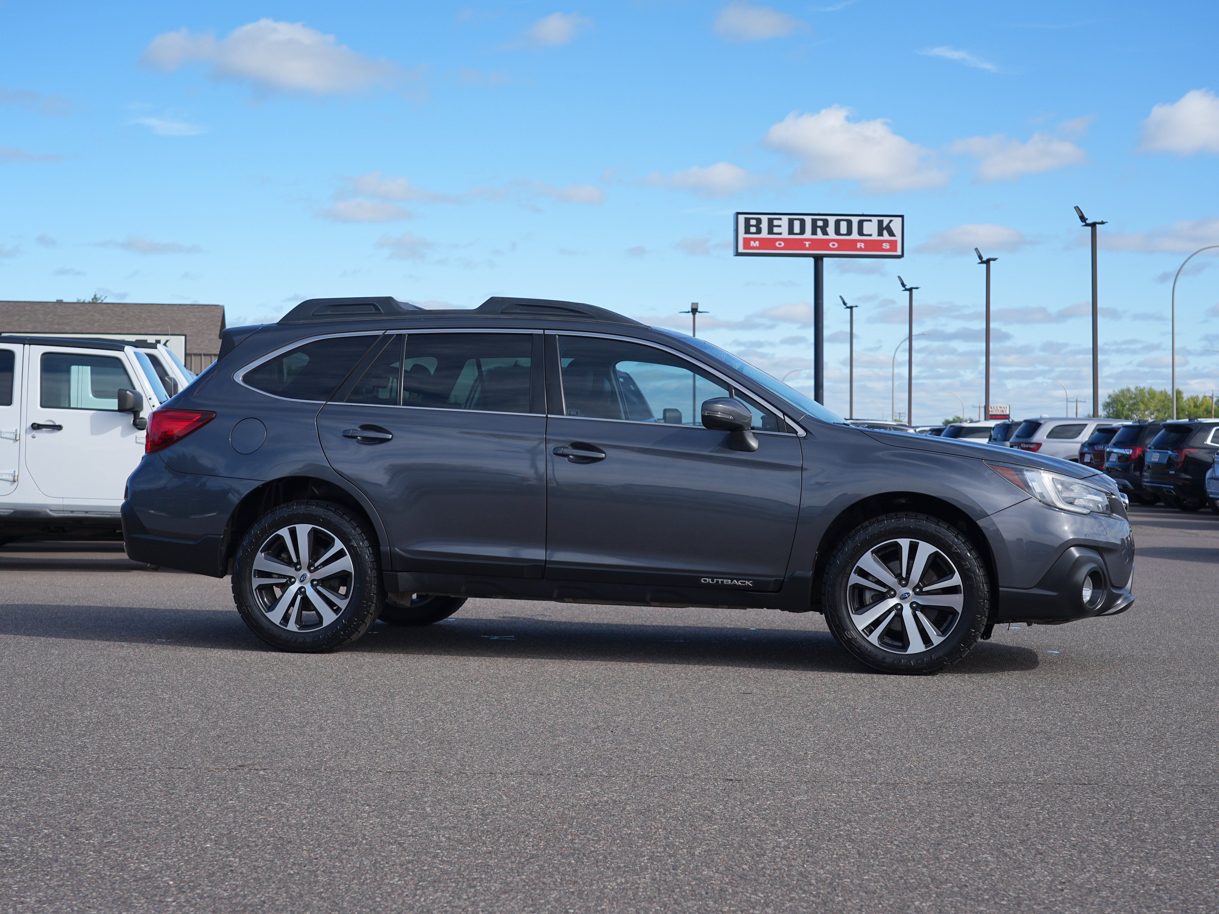 Used 2018 Subaru Outback 3.6R Limited AWD/4WD image 2