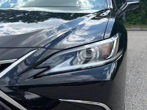 Used 2025 Lexus ES 300h w/ Accessory Package (Z2) FWD image 9