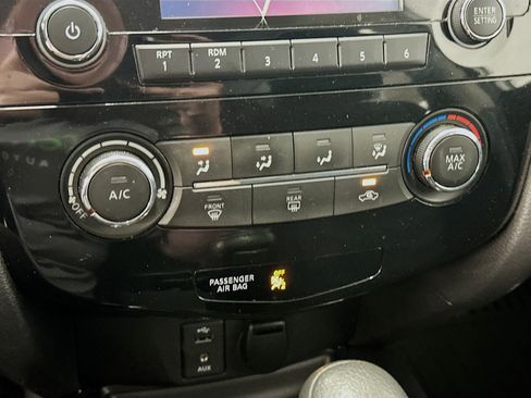 Used 2014 Nissan Rogue S AWD/4WD image 23