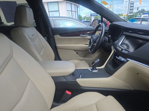 Used 2018 Cadillac XT5 Luxury w/ Driver Awareness Package AWD/4WD image 8