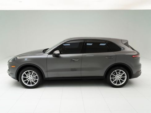 Used 2020 Porsche Cayenne image 2