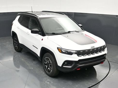 Certified 2025 Jeep Compass Trailhawk AWD/4WD image 45