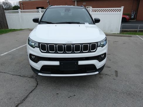 Used 2023 Jeep Compass Limited AWD/4WD image 12