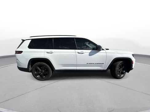 Used 2022 Jeep Grand Cherokee L Limited w/ Black Appearance Package AWD/4WD image 4