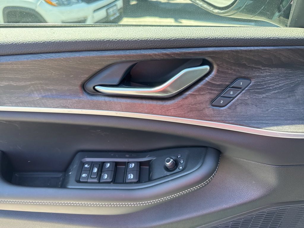 New 2026 Jeep Grand Cherokee L Limited w/ MOPAR Finishing Package AWD/4WD image 8
