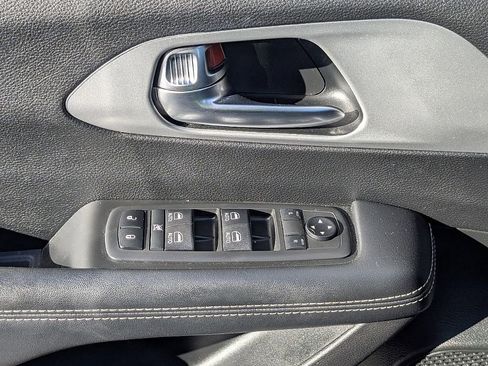 Used 2019 Chrysler Pacifica Touring-L Plus w/ Advanced Safetytec Group image 28