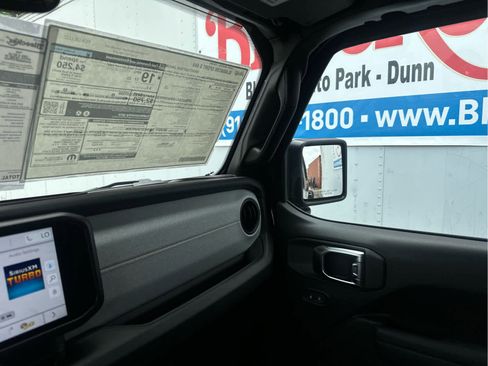 New 2025 Jeep Gladiator Sport image 41