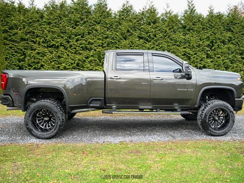 Used 2023 Chevrolet Silverado 3500 High Country image 9