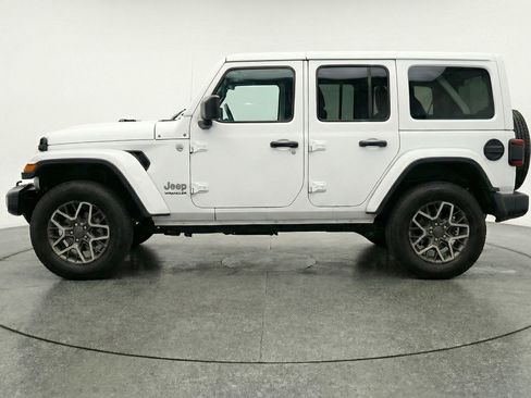 Used 2025 Jeep Wrangler Sahara image 5