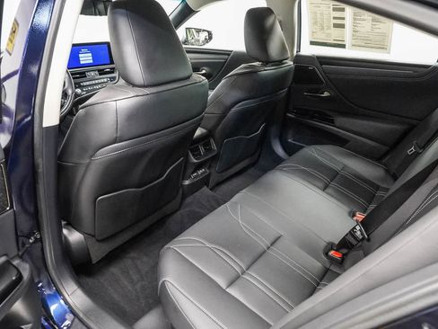 Used 2025 Lexus ES 300h w/ Accessory Package (Z2) FWD image 19
