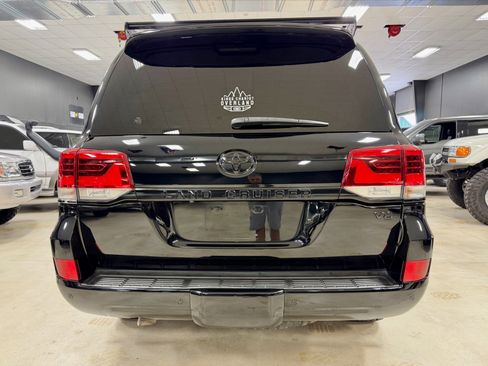 Used 2018 Toyota Land Cruiser image 10