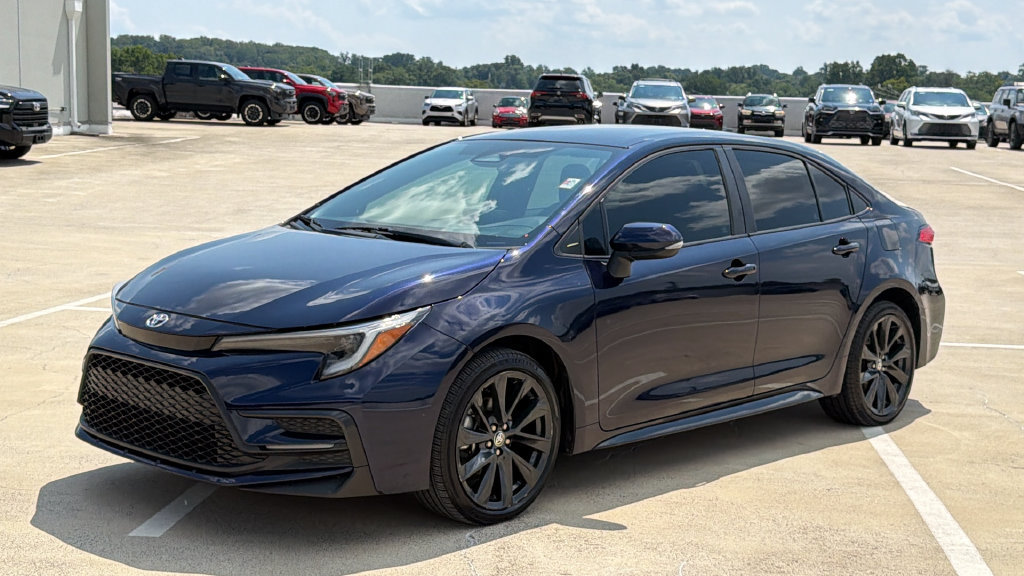 Used 2024 Toyota Corolla SE FWD image 2