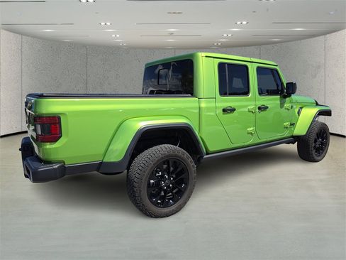 Used 2025 Jeep Gladiator Sport image 3