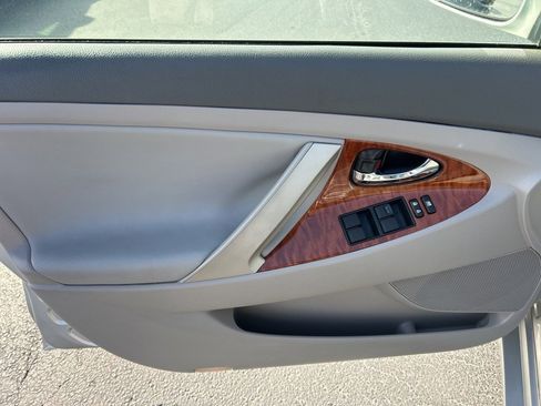 Used 2009 Toyota Camry XLE image 3