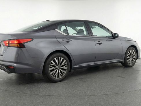 Used 2025 Nissan Altima 2.5 SV image 9