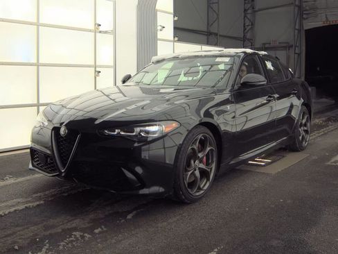Used 2024 Alfa Romeo Giulia Ti w/ Performance Driving Package RWD image 2