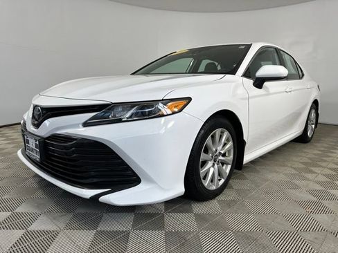 Used 2020 Toyota Camry LE FWD image 10