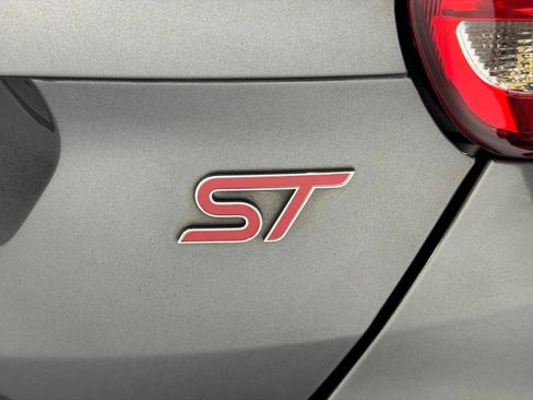 Used 2018 Ford Focus ST FWD image 9