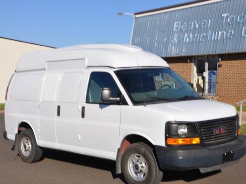 Used 2015 GMC Savana 2500 LS w/ Cold Climate Package RWD image 6
