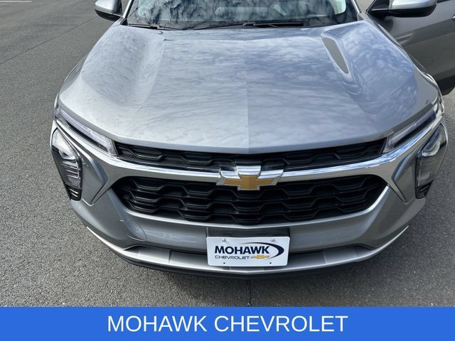 Used 2024 Chevrolet Trax LT w/ Driver Confidence Package FWD image 30