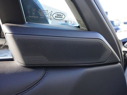 Used 2025 Land Rover Range Rover SE image 37