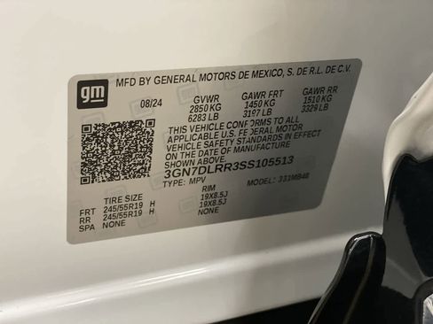 Used 2025 Chevrolet Equinox EV LT w/ Convenience Package image 28