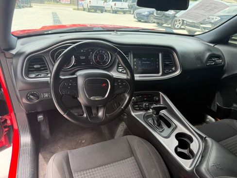 Used 2015 Dodge Challenger SXT RWD image 20