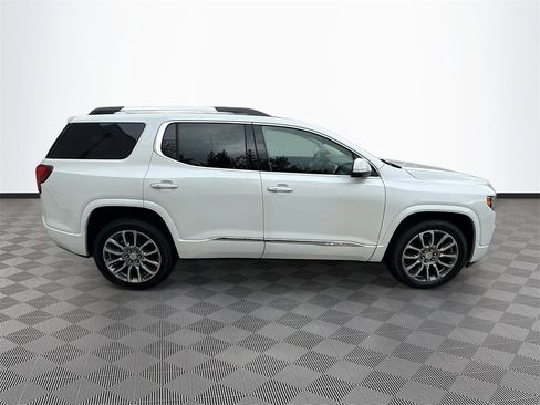 Used 2023 GMC Acadia Denali w/ Denali Ultimate Package image 9