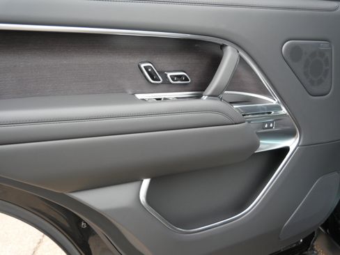 New 2026 Land Rover Range Rover Long Wheelbase SE image 6