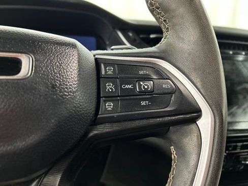 Used 2023 Jeep Grand Cherokee Altitude AWD/4WD image 10