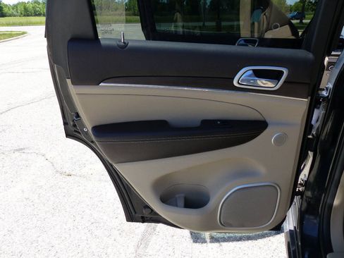 Used 2021 Jeep Grand Cherokee Summit AWD/4WD image 37