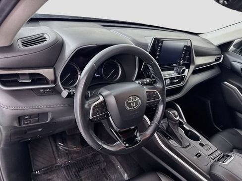 Certified 2021 Toyota Highlander XLE FWD image 10