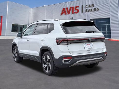Used 2025 Volkswagen Taos SE AWD/4WD image 9