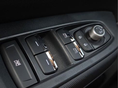 Used 2025 Subaru Forester Limited w/ Popular Package image 18