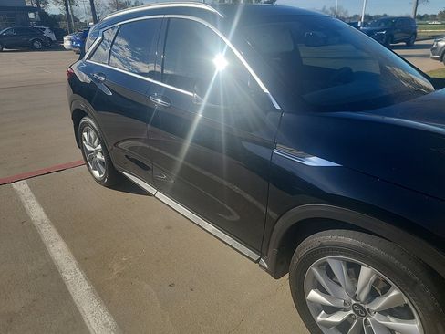 Used 2021 INFINITI QX50 Essential w/ Convenience Package image 3