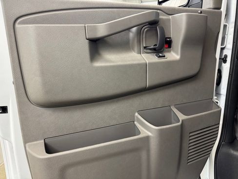 New 2025 GMC Savana 2500 RWD image 8