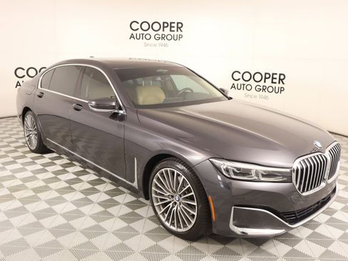 Used 2022 BMW 740i w/ Premium Package image 1
