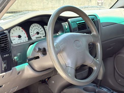 Used 2001 Toyota Tacoma PreRunner RWD image 9