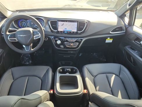 New 2026 Chrysler Voyager LX image 11