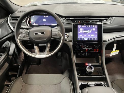 Certified 2025 Jeep Grand Cherokee Laredo X w/ Luxury Tech Group I image 11