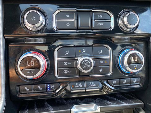 Used 2024 GMC Yukon XL Denali w/ Denali Reserve Package image 16