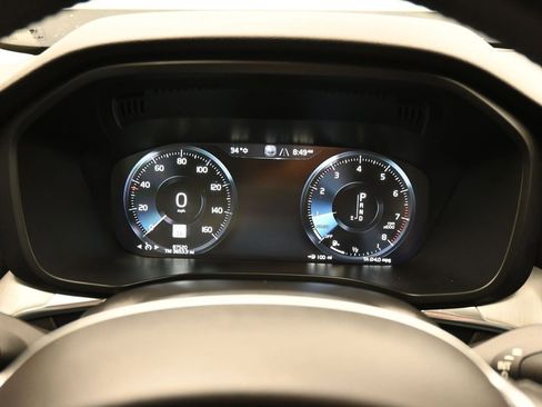 Used 2019 Volvo XC60 T6 Momentum w/ Multimedia Package image 22