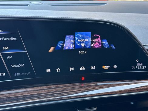 Used 2023 Cadillac Escalade Premium Luxury image 24