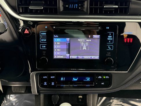 Used 2018 Toyota Corolla SE image 19